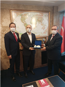 REKTÖR PROF. DR. ERHAN TABAKOĞLU, REKTÖR YARDIMCISI PROF. DR. MURAT TÜRKYILMAZ İLE BİRLİKTE UDEF BAŞKANI DR. MEHMET ALİ BOLAT’I ZİYARET ETTİ