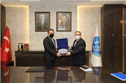 REKTÖR PROF. DR. ERHAN TABAKOĞLU VE BERABERİNDEKİ HEYET, EYÜPSULTAN BELEDİYE BAŞKANI DENİZ KÖKEN İLE GÖRÜŞTÜ