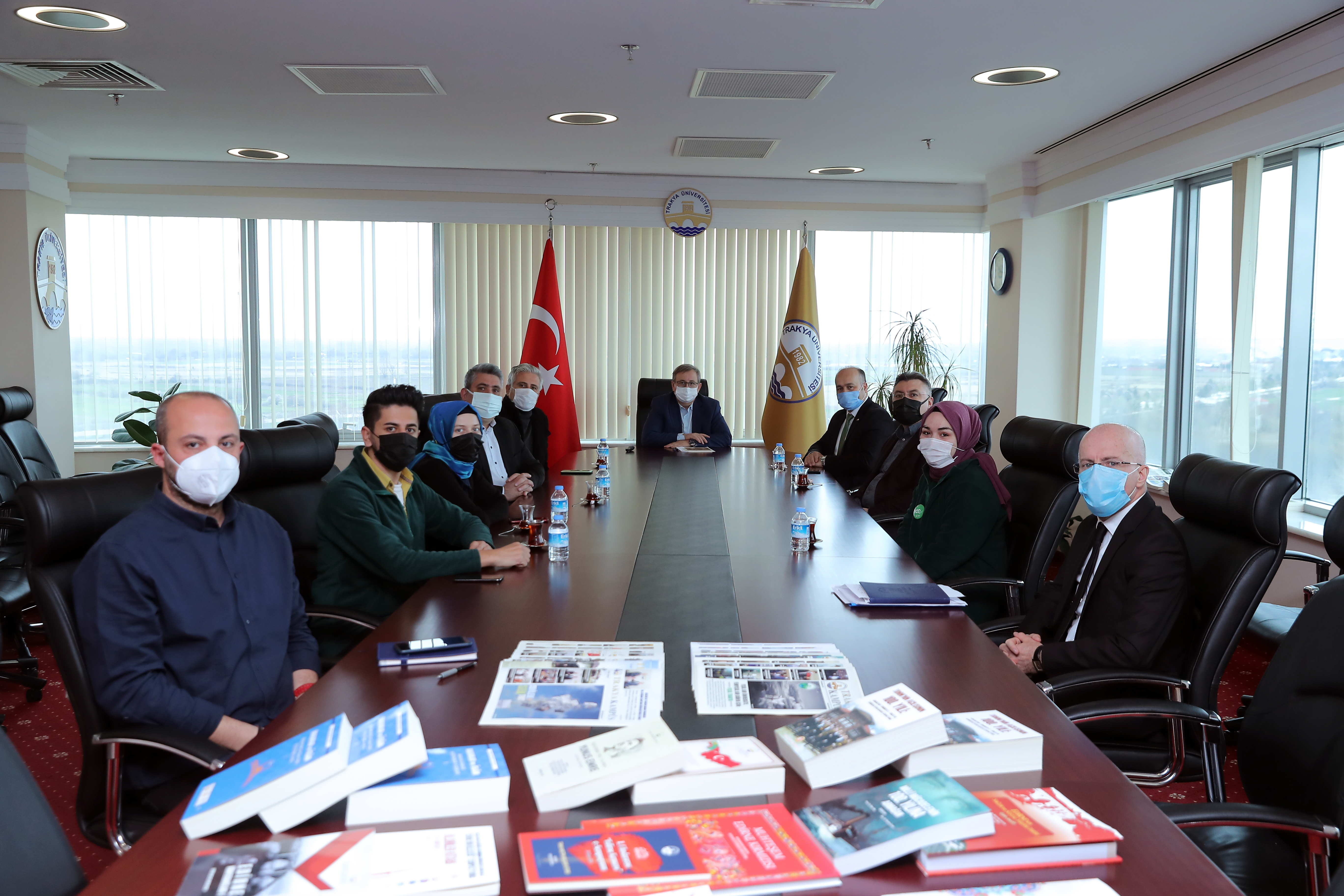 YEŞİLAY TOPLULUĞU VE YEŞİLAY EDİRNE ŞUBESİNDEN REKTÖR PROF. DR. ERHAN TABAKOĞLU’NA ZİYARET