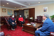 REKTÖR PROF. DR. ERHAN TABAKOĞLU MADALYALI ÖĞRENCİMİZ VE ANTRENÖRÜNÜ AĞIRLADI