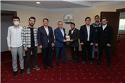 ANADOLU GENÇLİK DERNEĞİ VE TOPLULUĞUNDAN REKTÖR PROF. DR. ERHAN TABAKOĞLU’NA ZİYARET