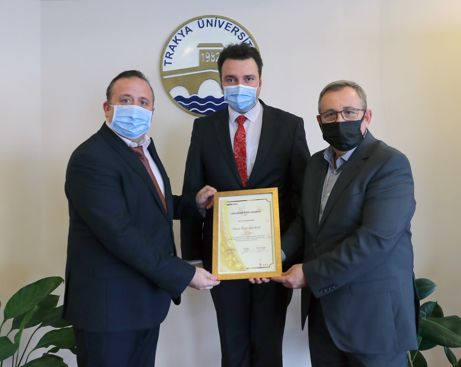 TRAKYA ÜNİVERSİTESİ ÖĞRETİM ÜYESİ DOÇ. MUSA EREN İŞKODRALI YILIN ÖĞRETMENİ SEÇİLDİ