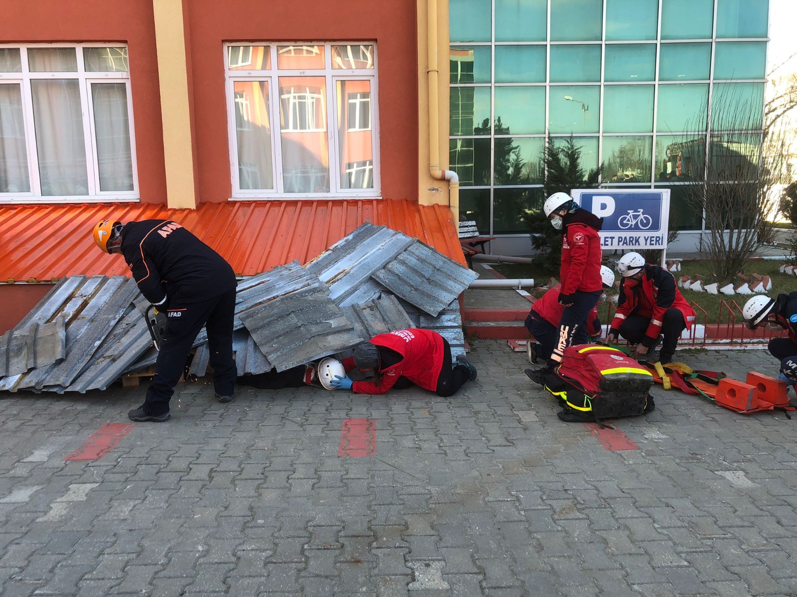 TRAKYA ÜNİVERSİTESİNİN UZUNKÖPRÜ’DEKİ BİRİMLERİNDE AFET TATBİKATI GERÇEKLEŞTİRİLDİ
