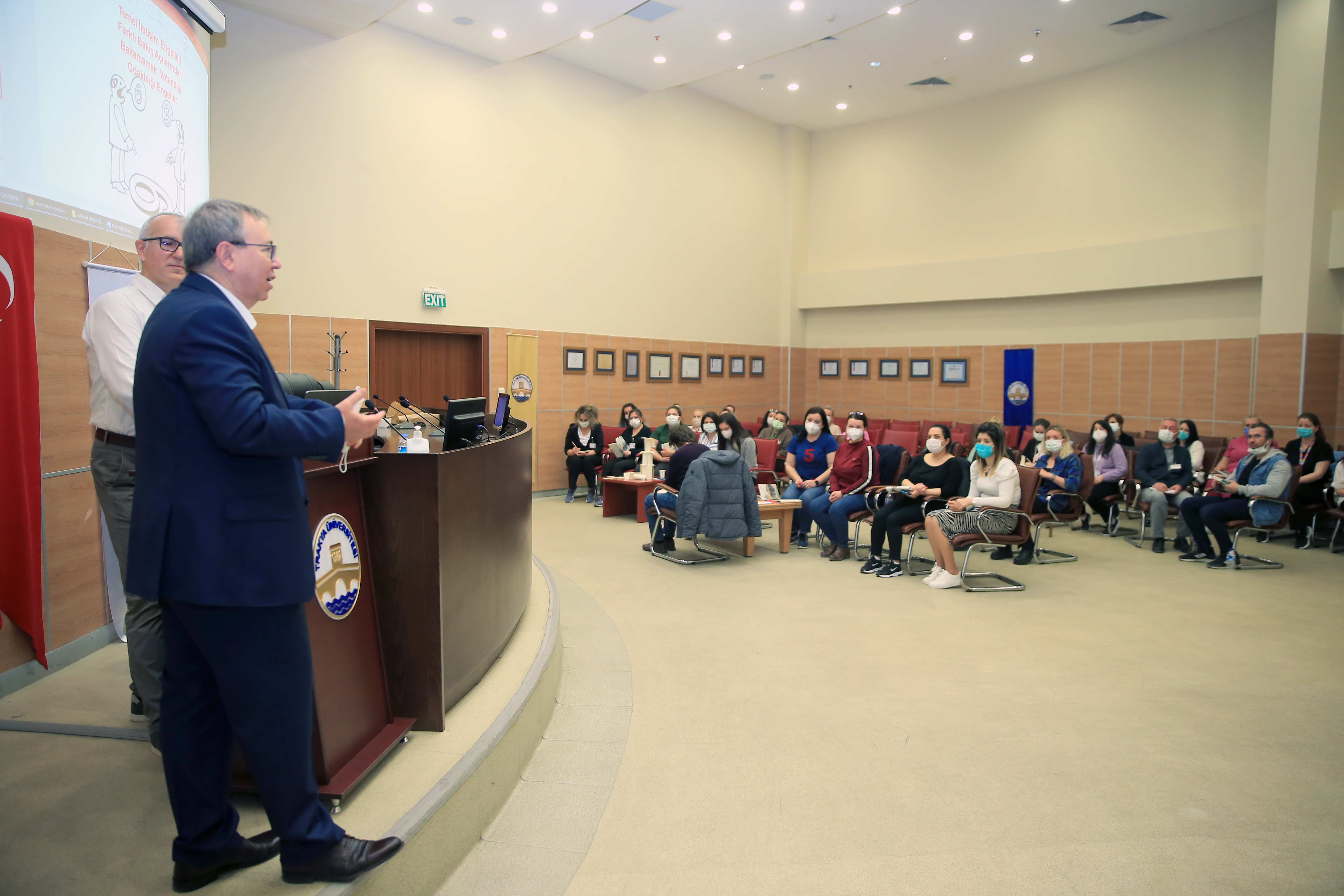 TRAKYA ÜNİVERSİTESİ HASTANESİ PERSONELİNE YÖNELİK “ETKİLİ İLETİŞİM VE DAVRANIŞ KURALLARI SEMİNERİ” GERÇEKLEŞTİRİLDİ