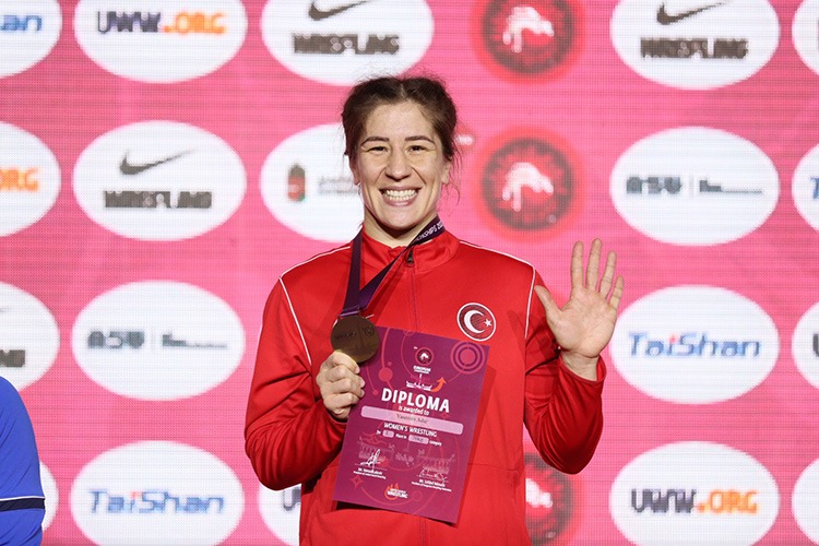 ÜNİVERSİTEMİZ MEZUNU YASEMİN ADAR 5. KEZ AVRUPA ŞAMPİYONU