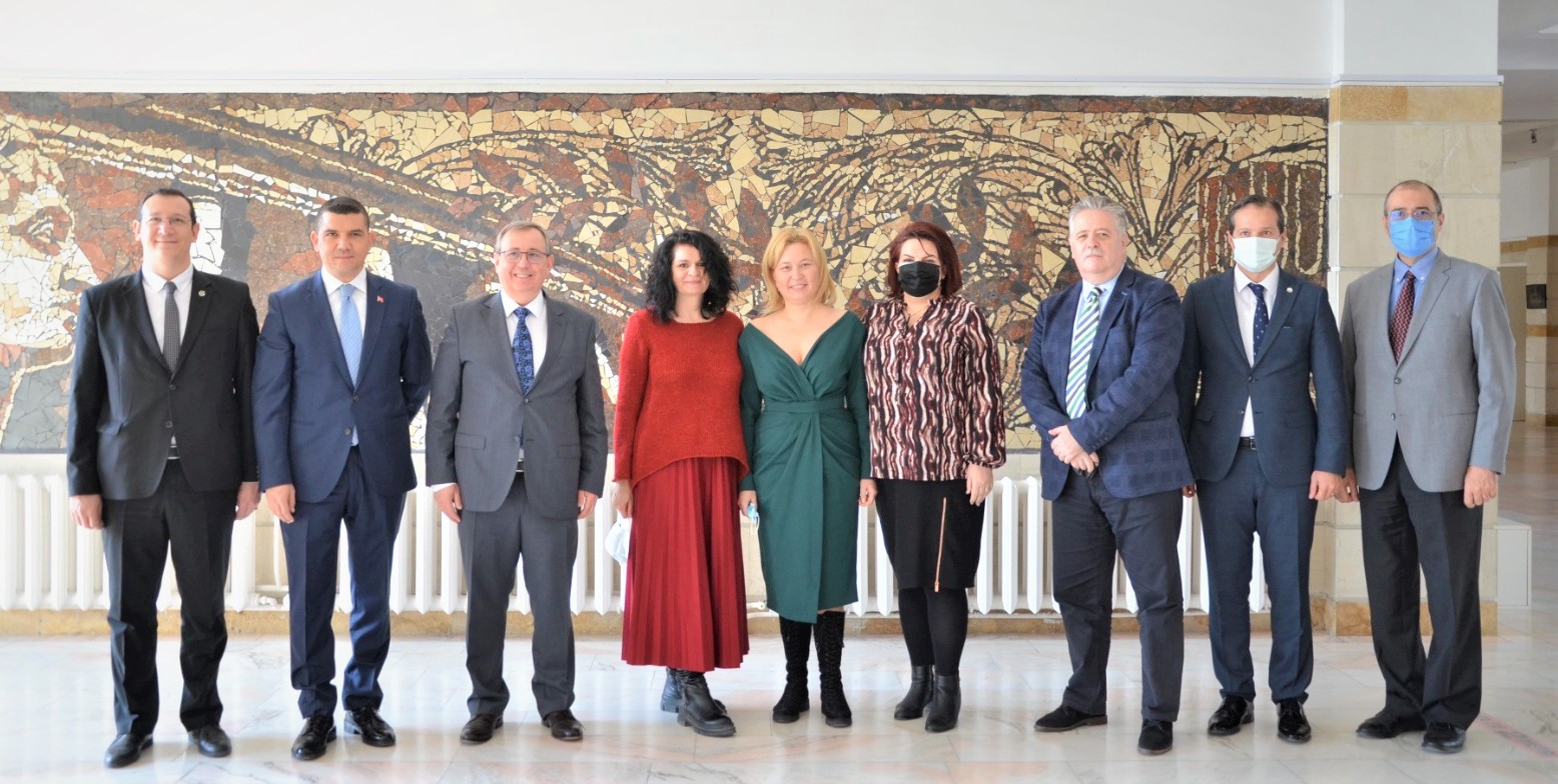 TRAKYA ÜNİVERSİTESİ’NDEN, ROMANYA KÖSTENCE OVIDIUS ÜNİVERSİTESİ’NE ÖNEMLİ ZİYARET 