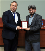 KÜTÜPHANEDEN EN FAZLA YARARLANANLARA PLAKET VERİLDİ