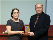 KÜTÜPHANEDEN EN FAZLA YARARLANANLARA PLAKET VERİLDİ