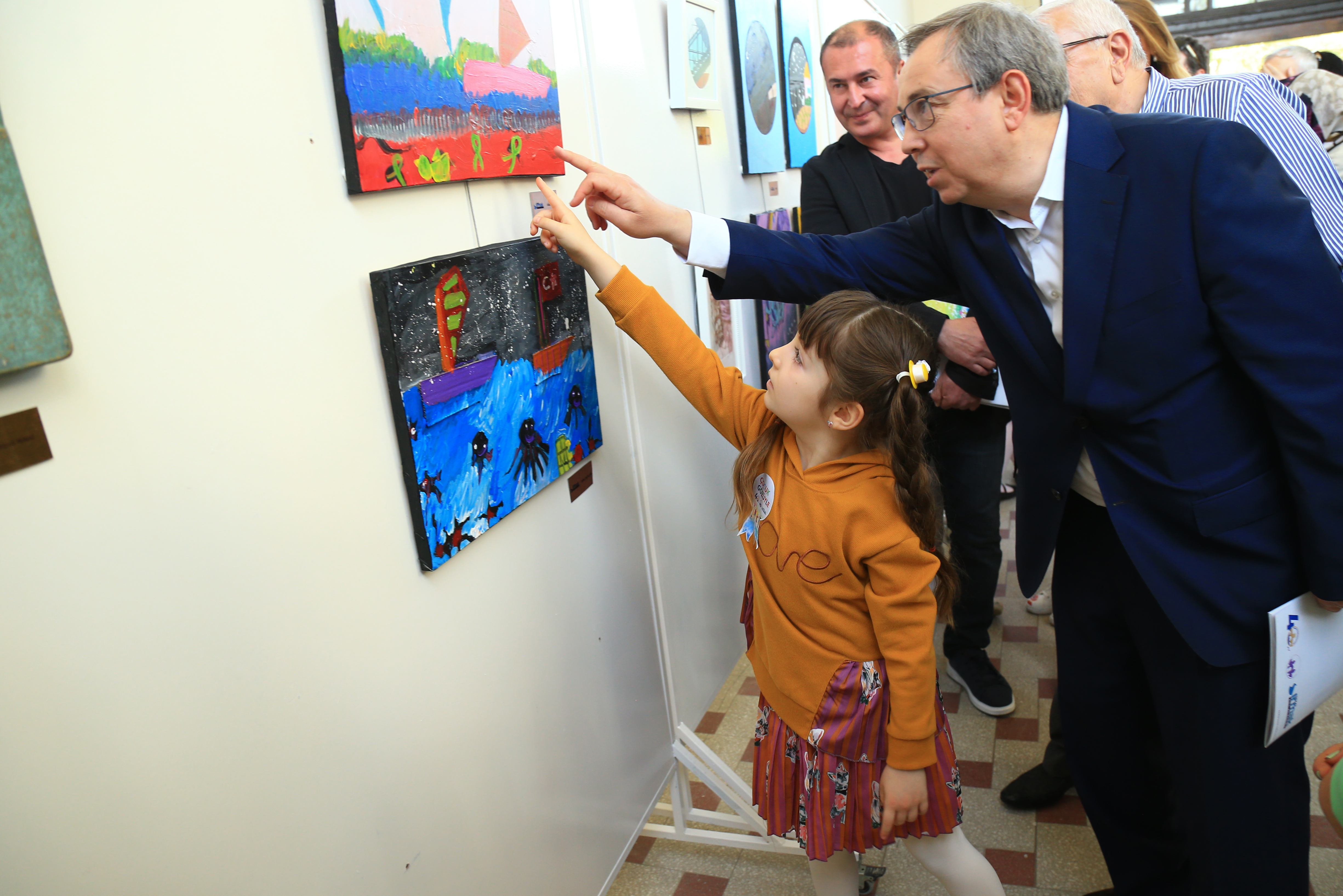 ÇOCUK VE USTA SANATÇILAR 23 NİSAN’I BİRLİKTE KUTLADI