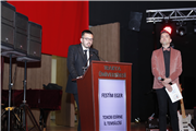 GECE YOLCULARI, KOSOVA TÜRKLERİ MİLLİ BAYRAMINDA MEZUN OLDUKLARI ÜNİVERSİTEDE SAHNE ALDI