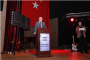 GECE YOLCULARI, KOSOVA TÜRKLERİ MİLLİ BAYRAMINDA MEZUN OLDUKLARI ÜNİVERSİTEDE SAHNE ALDI