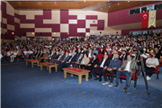 GECE YOLCULARI, KOSOVA TÜRKLERİ MİLLİ BAYRAMINDA MEZUN OLDUKLARI ÜNİVERSİTEDE SAHNE ALDI