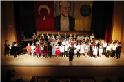 KÜÇÜK MÜZİSYENLER 23 NİSAN’DA SAHNE ALDI