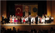 KÜÇÜK MÜZİSYENLER 23 NİSAN’DA SAHNE ALDI