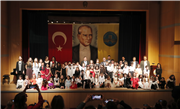 KÜÇÜK MÜZİSYENLER 23 NİSAN’DA SAHNE ALDI