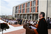 GENÇ ECZACI ADAYLARI BEYAZ ÖNLÜKLERİNİ GİYDİLER