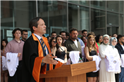 GENÇ ECZACI ADAYLARI BEYAZ ÖNLÜKLERİNİ GİYDİLER