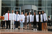 GENÇ ECZACI ADAYLARI BEYAZ ÖNLÜKLERİNİ GİYDİLER