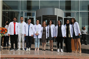 GENÇ ECZACI ADAYLARI BEYAZ ÖNLÜKLERİNİ GİYDİLER