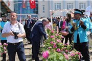 UNUTULAN BİR DEĞER YENİDEN YÜKSELİYOR: EDİRNE GÜLÜ’NDE HASAT BAŞLADI