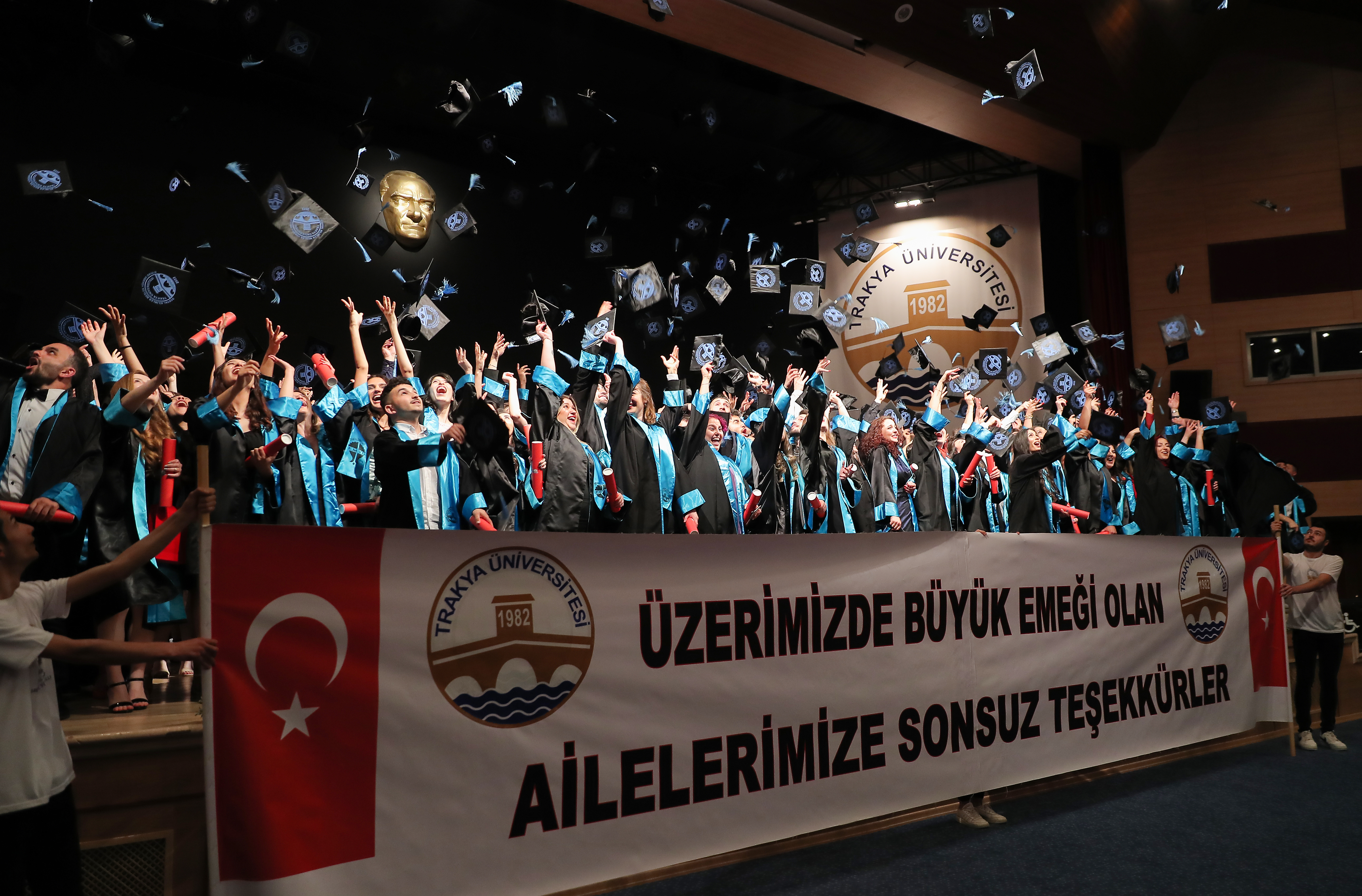 TRAKYA ÜNİVERSİTESİNDE MEZUNİYET COŞKUSU, EDİRNE SOSYAL BİLİMLER MESLEK YÜKSEKOKULU İLE BAŞLADI