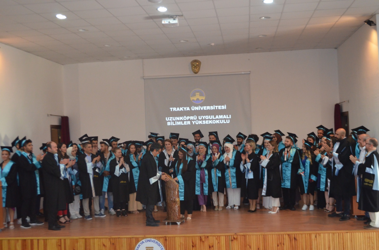 UZUNKÖPRÜ UYGULAMALI BİLİMLER YÜKSEKOKULUNDA MEZUNİYET HEYECANI YAŞANDI