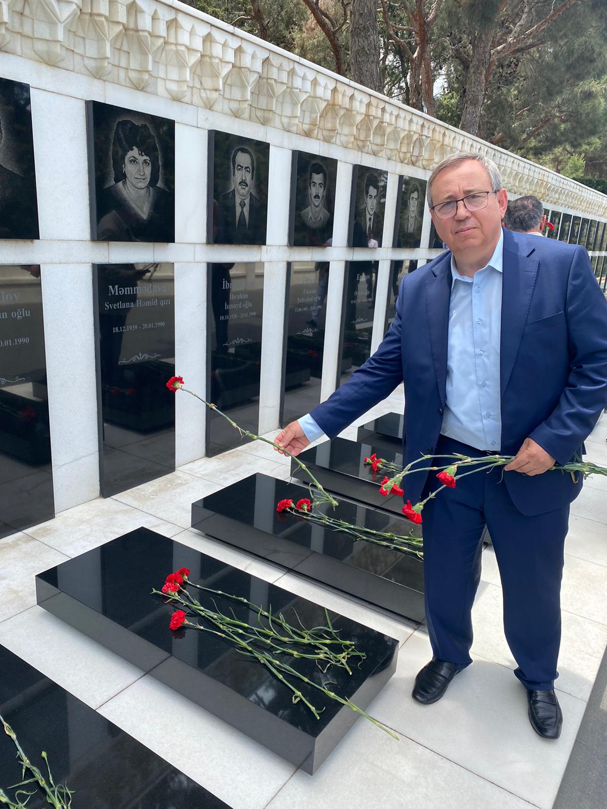 TÜRK REKTÖRLER BAKÜ TÜRK ŞEHİTLİĞİ’NDE