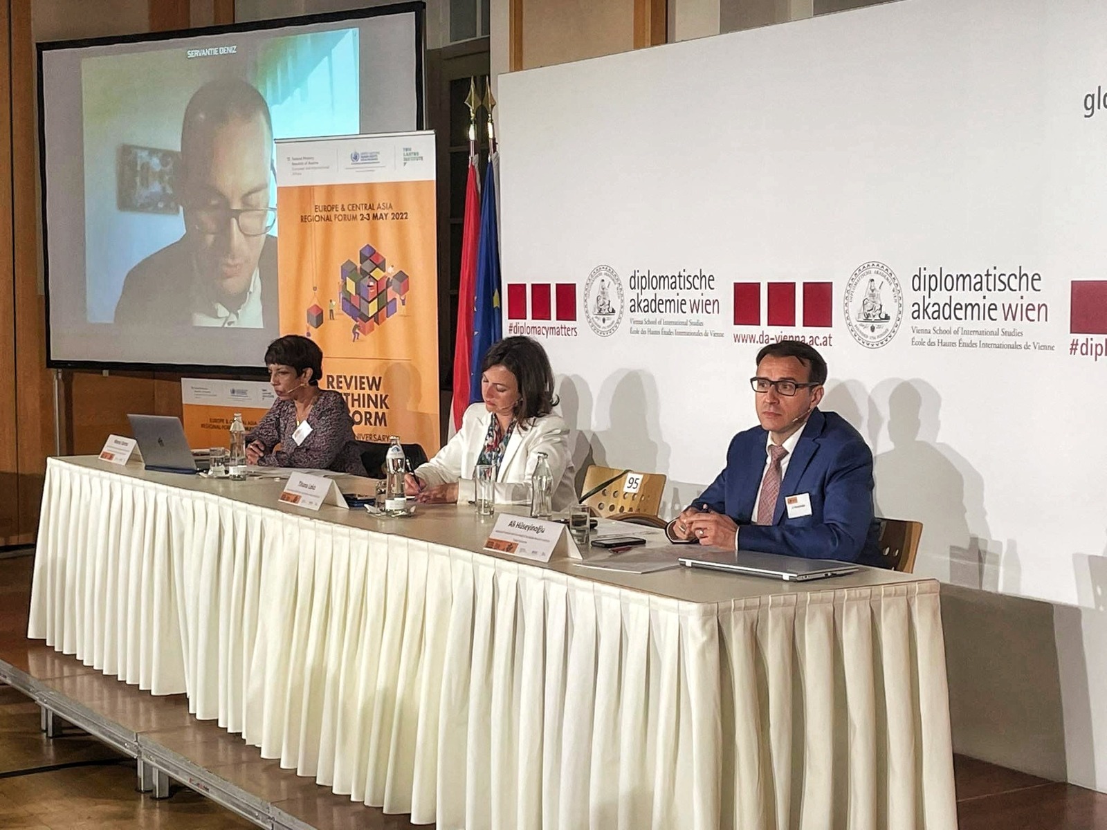 DOÇ. DR. ALİ HÜSEYİNOĞLU, AZINLIK MESELELERİ ÜZERİNE AVRUPA-ORTA ASYA FORUMU’NA KATILDI