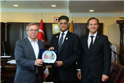BANGLADEŞ BÜYÜKELÇİSİ MOSUD MANNAN’DAN REKTÖR PROF. DR. ERHAN TABAKOĞLU’NA ZİYARET