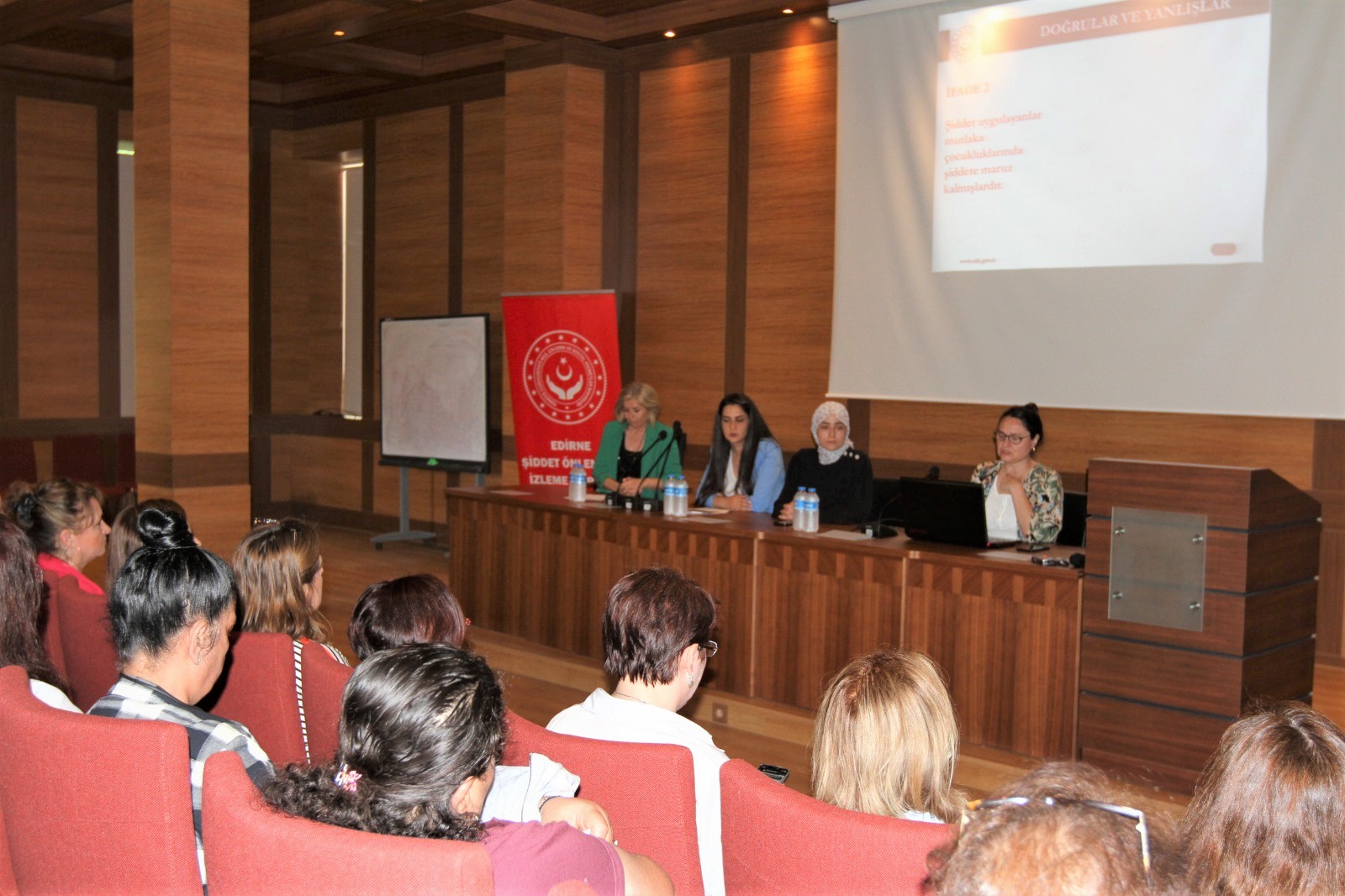 TRAKYA ÜNİVERSİTESİNDE “AKADEMİDE KADIN BULUŞMALARI” PANELİ GERÇEKLEŞTİRİLDİ
