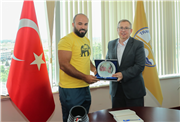 PEHLİVANLARDAN, KIRKPINAR ÖNCESİ TRAKYA ÜNİVERSİTESİ REKTÖRÜ PROF. DR. ERHAN TABAKOĞLU’NA ZİYARET