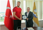 PEHLİVANLARDAN, KIRKPINAR ÖNCESİ TRAKYA ÜNİVERSİTESİ REKTÖRÜ PROF. DR. ERHAN TABAKOĞLU’NA ZİYARET