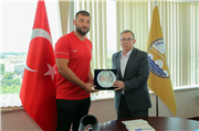 PEHLİVANLARDAN, KIRKPINAR ÖNCESİ TRAKYA ÜNİVERSİTESİ REKTÖRÜ PROF. DR. ERHAN TABAKOĞLU’NA ZİYARET