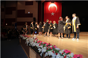 İKTİDASİ VE İDARİ BİLİMLER FAKÜLTESİ MEZUNİYET TÖRENİ COŞKUYLA GERÇEKLEŞTİ