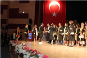 İKTİDASİ VE İDARİ BİLİMLER FAKÜLTESİ MEZUNİYET TÖRENİ COŞKUYLA GERÇEKLEŞTİ