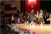 İKTİDASİ VE İDARİ BİLİMLER FAKÜLTESİ MEZUNİYET TÖRENİ COŞKUYLA GERÇEKLEŞTİ