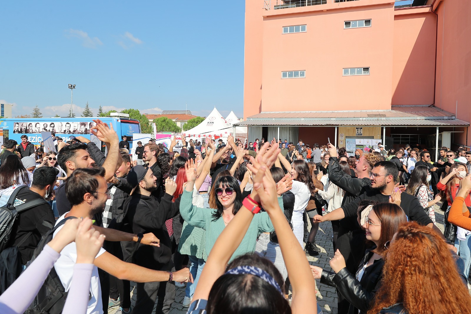 TRAKYA ÜNİVERSİTESİ ÖĞRENCİ TOPLULUKLARI DOPDOLU BİR YILI GERİDE BIRAKTI