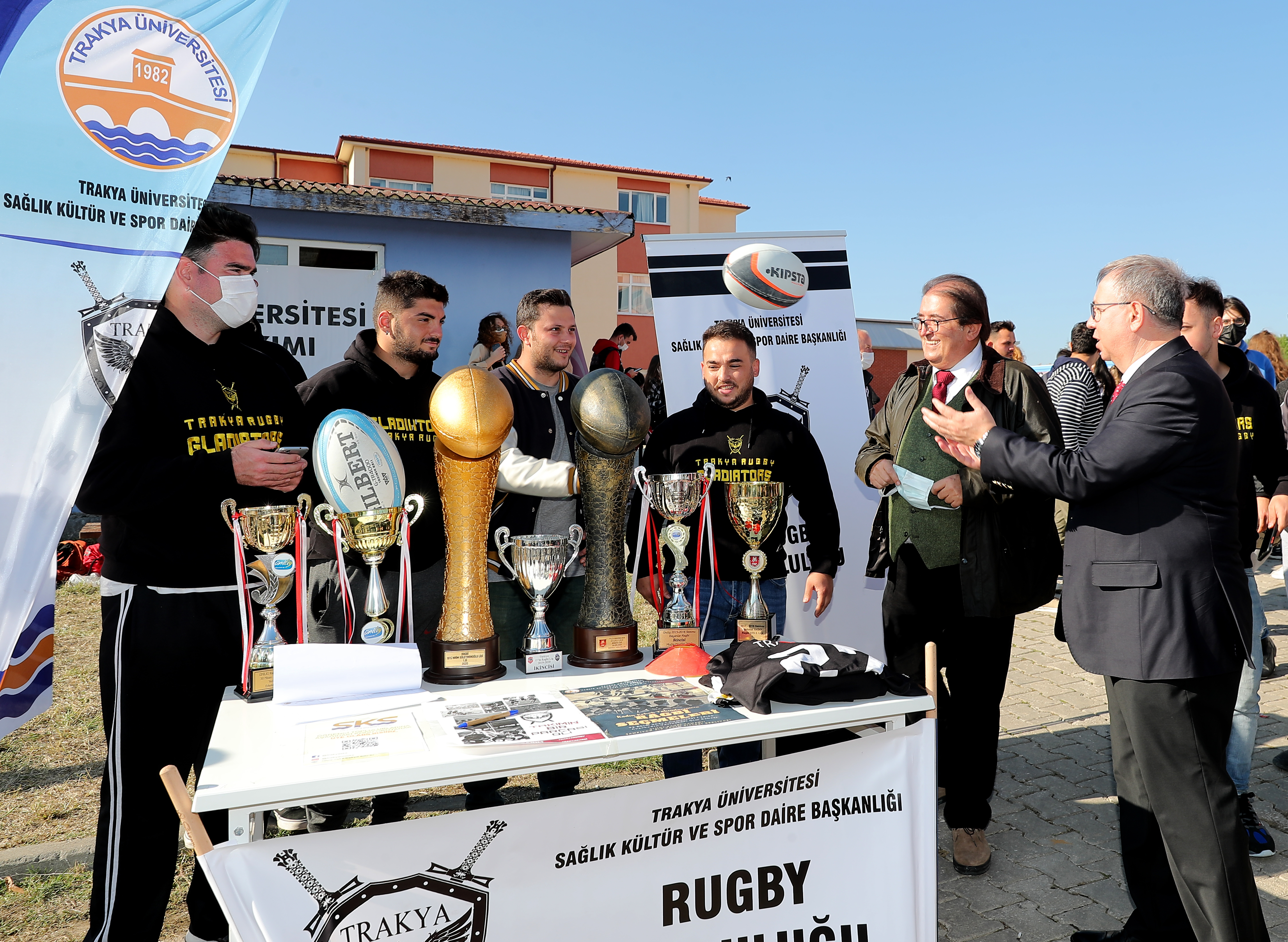 TRAKYA ÜNİVERSİTESİ TOPLULUKLARI SPORDA 18 MADALYA VE 2 KUPA KAZANDI