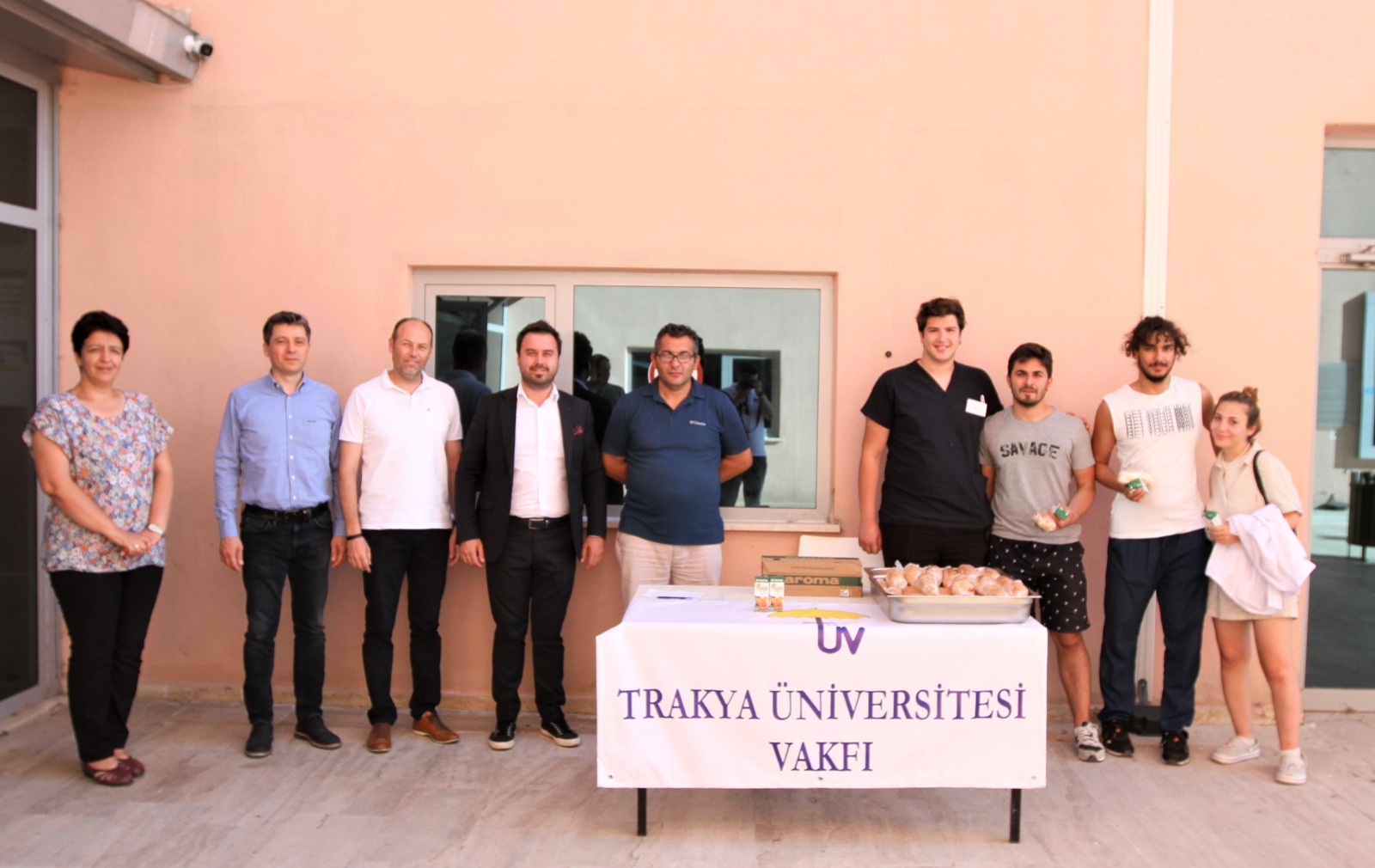 TRAKYA ÜNİVERSİTESİ VAKFINDAN ÖĞRENCİLERE KUMANYA SÜRPRİZİ