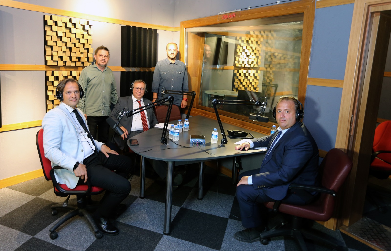 TRAKYA ÜNİVERSİTESİ RADYOSU RADYO GÜNEBAKAN’IN İLK CANLI YAYININ KONUĞU TRAKYA ÜNİVERSİTESİ YÖNETİMİ OLDU