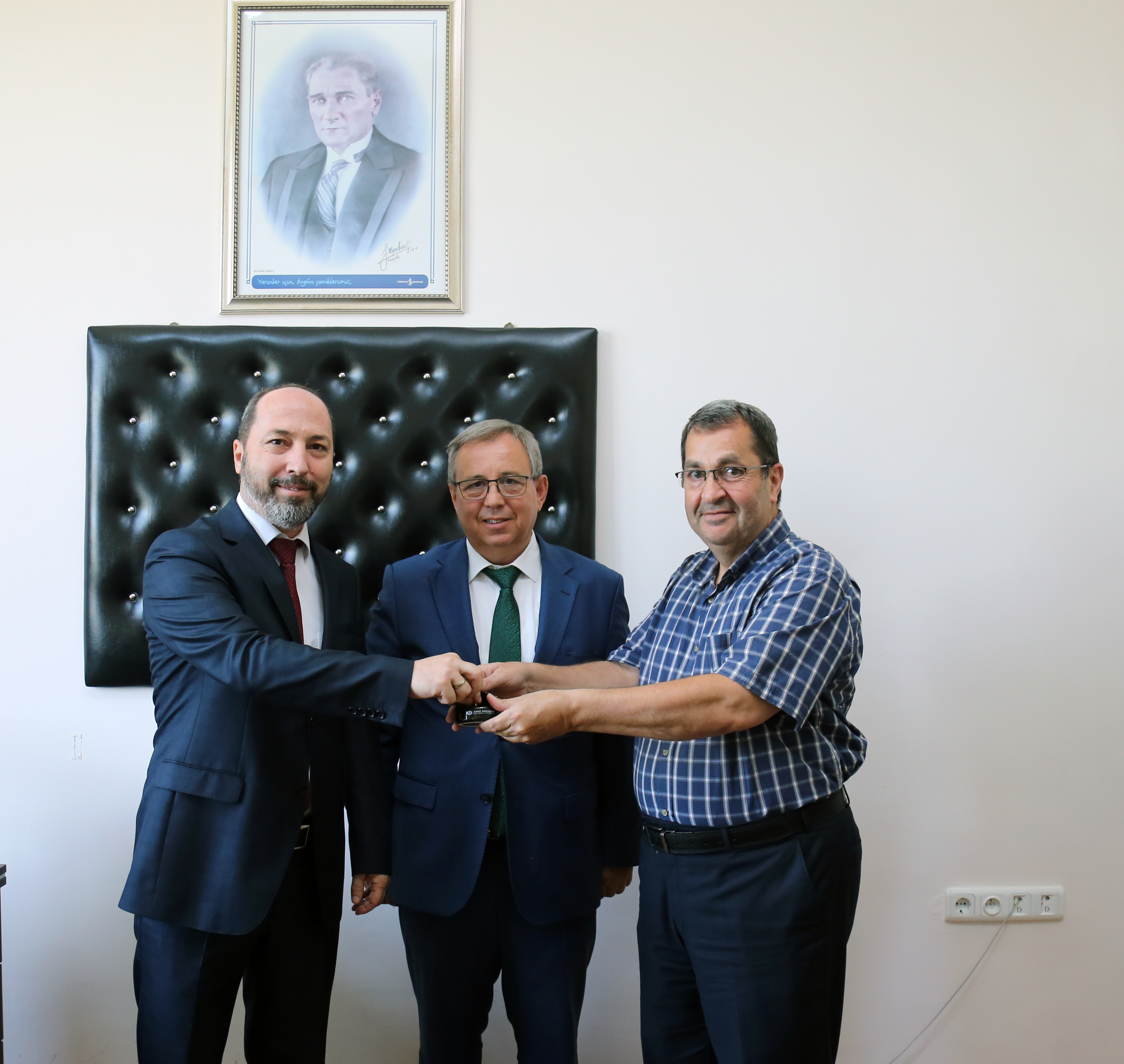 TRAKYA ÜNİVERSİTESİ SAĞLIK BİLİMLERİ ENSTİTÜSÜNDE BAYRAK DEĞİŞİMİ
