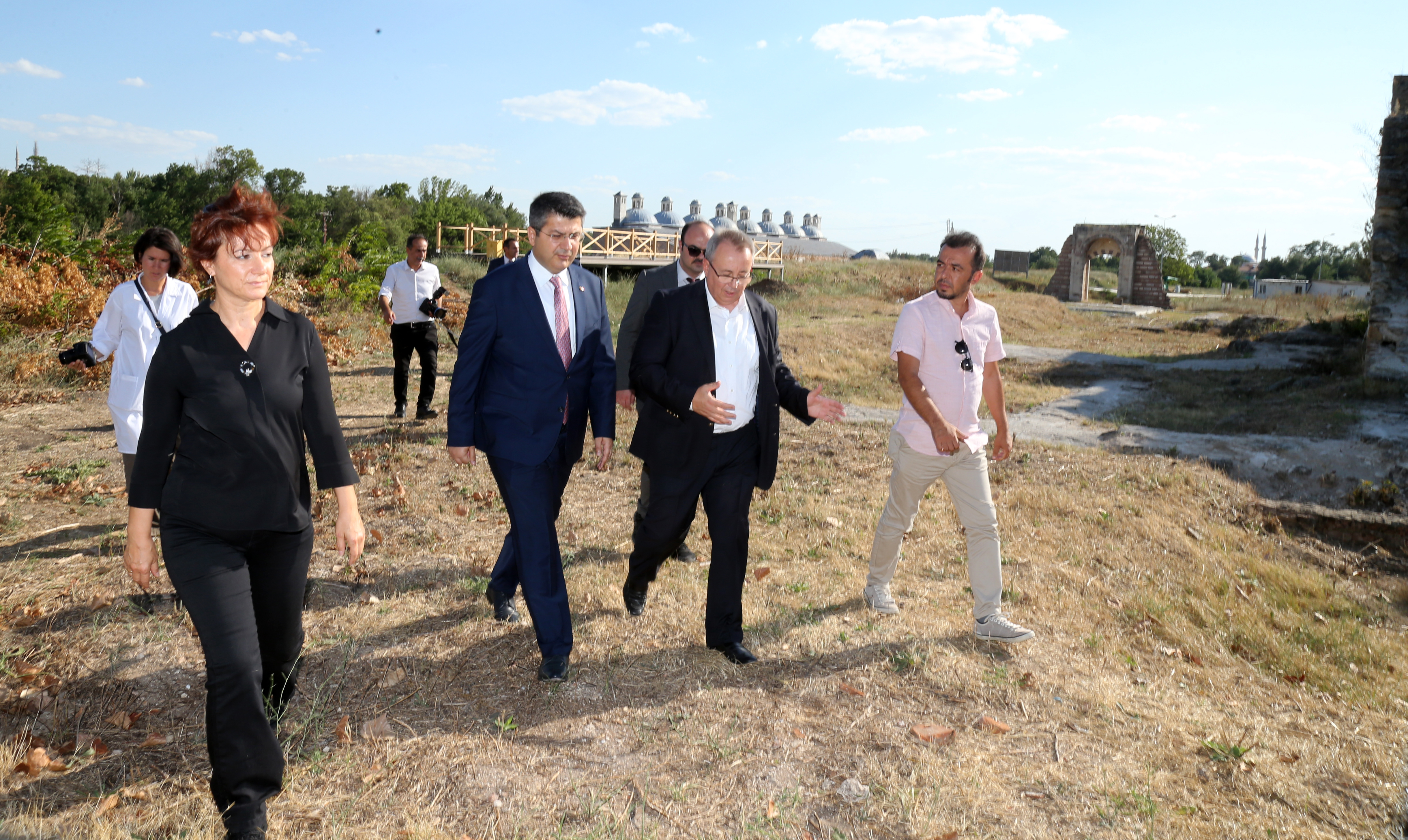 EDİRNE VALİSİ H. KÜRŞAT KIRBIYIK, REKTÖR PROF. DR. ERHAN TABAKOĞLU İLE BİRLİKTE EDİRNE YENİ SARAYI’NI ZİYARET ETTİ 