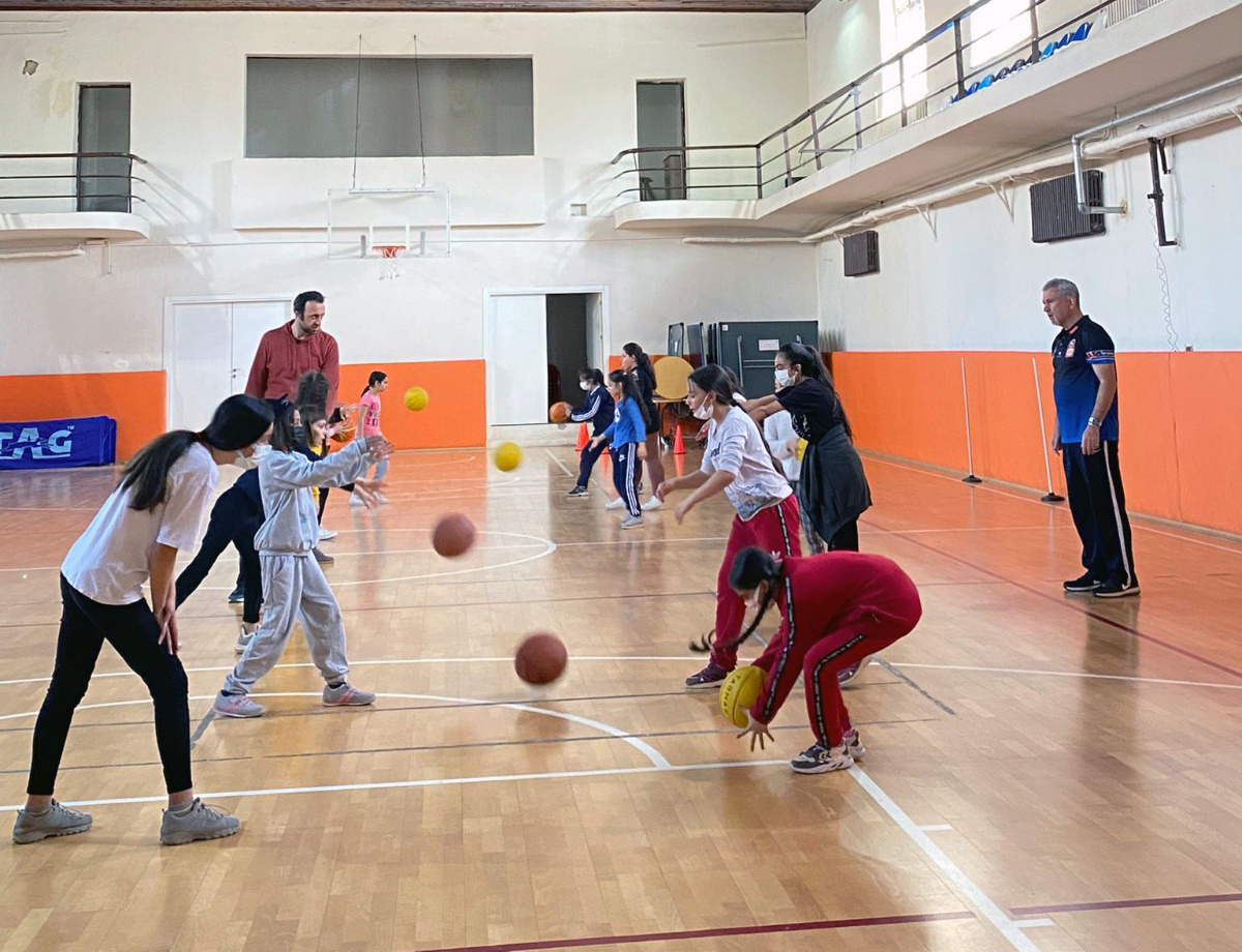 TRAKYA ÜNİVERSİTESİ KIRKPINAR SPOR BİLİMLERİ FAKÜLTESİ ÇOCUKLAR İÇİN ÖNEMLİ BİR SOSYAL GELİŞİM PROGRAMINI HAYATA GEÇİRDİ