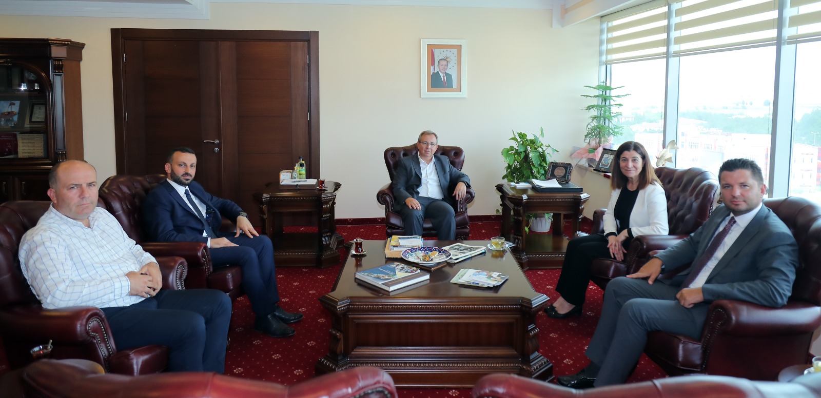 AK PARTİ MİLLETVEKİLLERİ VE MERKEZ İLÇE BAŞKANI İLE UID GENEL BAŞKAN YARDIMCISINDAN TRAKYA ÜNİVERSİTESİNE ZİYARET