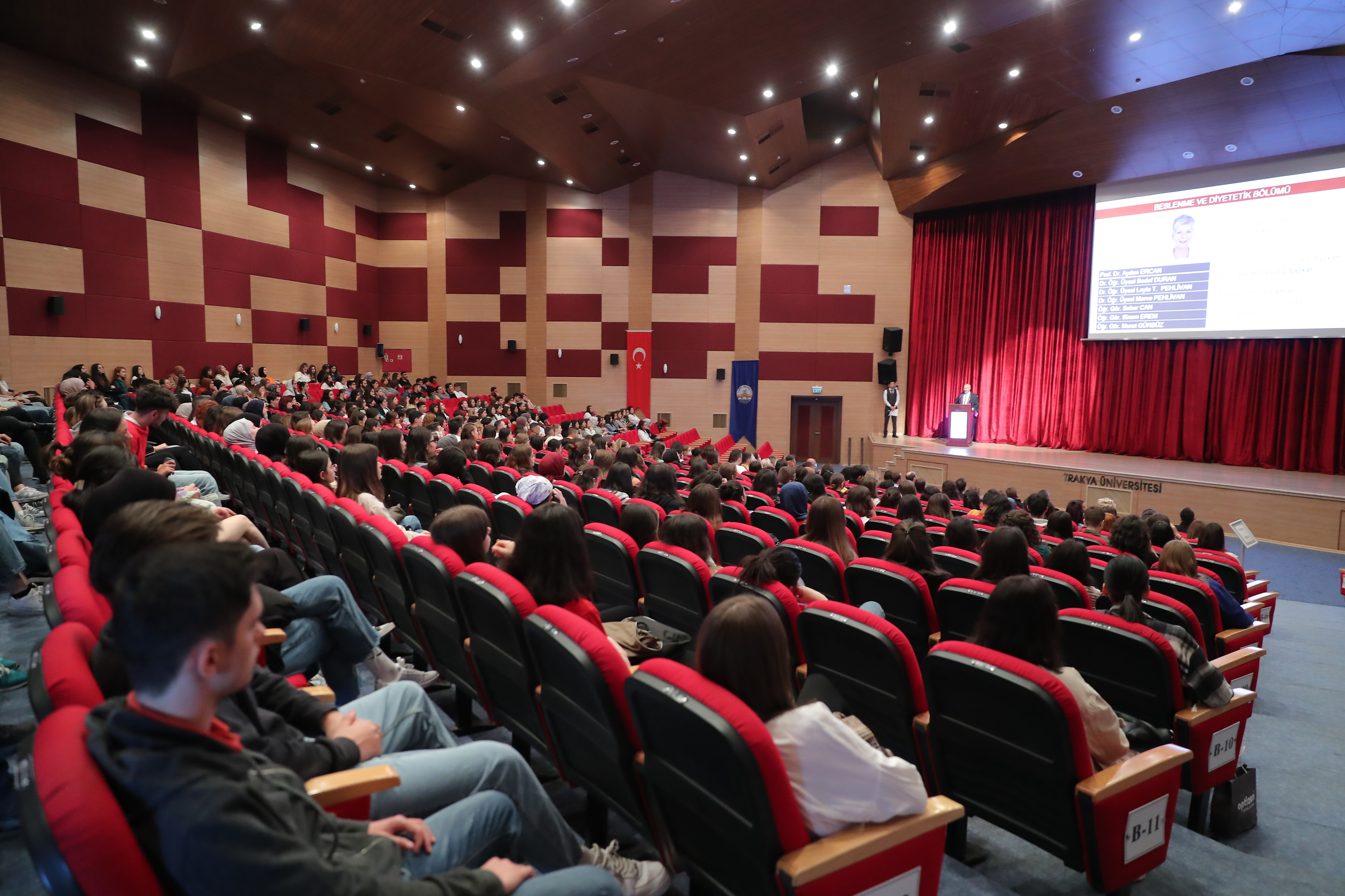 SAĞLIK BİLİMLERİ FAKÜLTESİNDE UYUM HAFTASI PROGRAMI GERÇEKLEŞTİRİLDİ