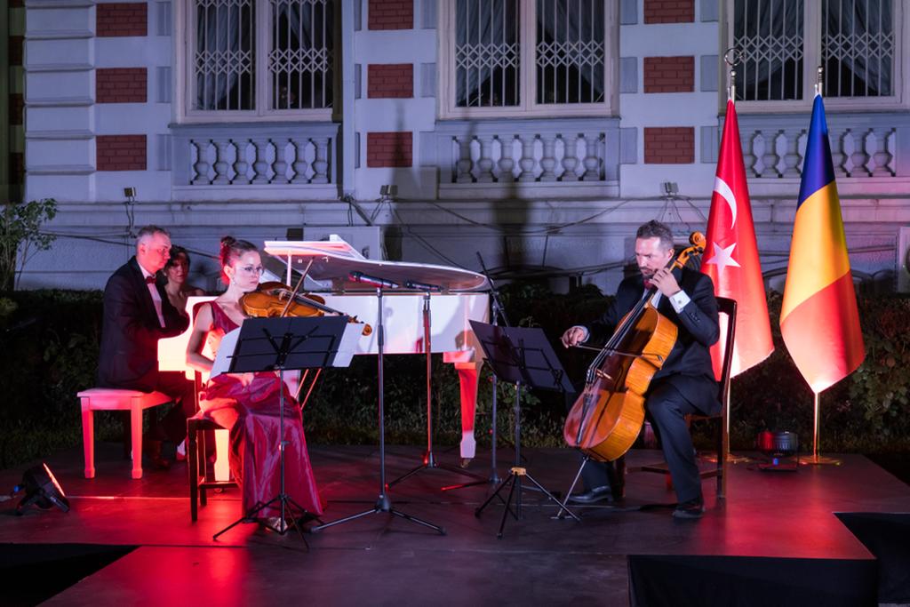 TRAKYA ÜNİVERSİTESİ DEVLET KONSERVATUVARI’NDAN BÜKREŞ BÜYÜKELÇİLİĞİ’NDE 30 AĞUSTOS ZAFER BAYRAMI KONSERİ