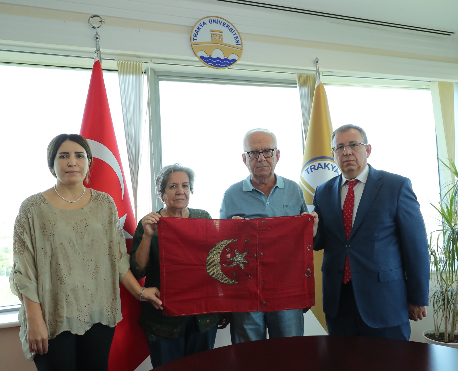 MÜBADELE KAYIĞI’NDA DALGALANAN ASIRLIK BAYRAK, TRAKYA ÜNİVERSİTESİ MİLLİ MÜCADELE VE LOZAN MÜZESİ’NDE SERGİLENECEK