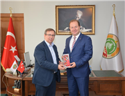 REKTÖR PROF. DR. ERHAN TABAKOĞLU’NDAN, EDİRNE TİCARET BORSASI YÖNETİM KURULU BAŞKANI ÖZAY ÖZTÜRK’E ZİYARET
