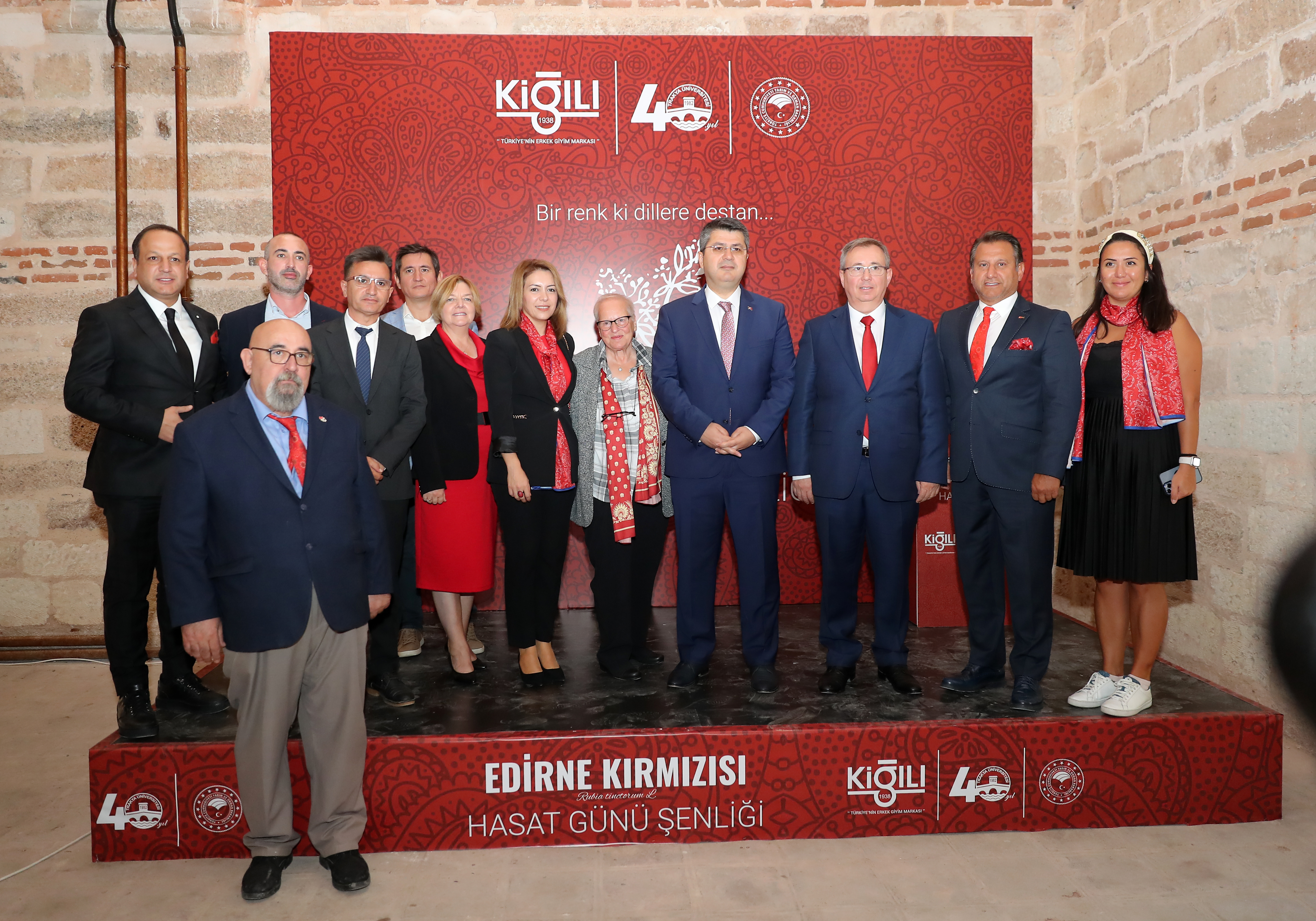 DİLLERE DESTAN RENGE DİLLERE DESTAN ŞENLİK