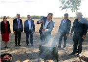 EDİRNE KIRMIZISI KÖK BOYA BİTKİSİNİN HASADI VE KUMAŞ BOYAMASI YAPILDI
